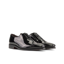 Load image into Gallery viewer, Black Patent Leather Wholecut Shoes
