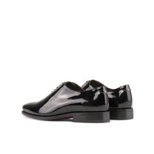 Load image into Gallery viewer, Black Patent Leather Wholecut Shoes
