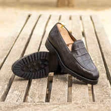 Load image into Gallery viewer, Dark Brown Croco Plain Loafers
